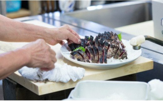 【奇数月6回定期便】厳選かつおの完全わら焼きたたき 1回あたり2節 恋人の聖地グルメ甲子園で５位！ (室戸海洋深層水の塩付き) かつおのたたき カツオのたたき 鰹 カツオ たたき 海鮮 冷凍 送料無料