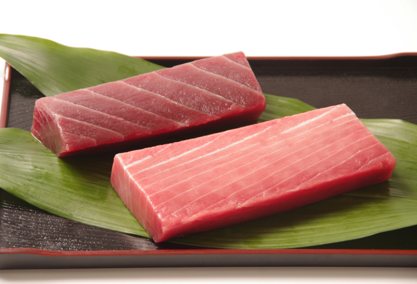 本マグロ　中トロ・赤身　各１柵　（計４００ｇ）