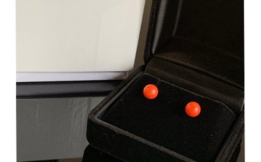 赤珊瑚　丸玉ピアス（５ｍｍ）