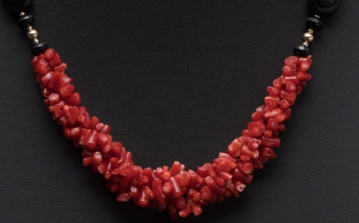 赤サンゴ・オニキスのデザインネックレス【天然宝石サンゴ】