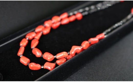 赤珊瑚とブラックスピネルの2連ネックレス アクセサリー ネックレス ジュエリー 珊瑚