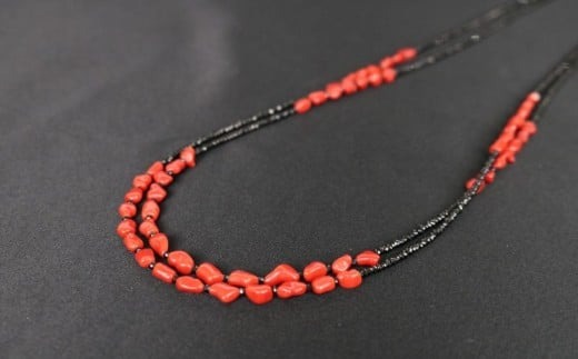 赤珊瑚とブラックスピネルの2連ネックレス アクセサリー ネックレス ジュエリー 珊瑚