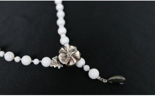 白珊瑚のロングネックレス アクセサリー ネックレス ジュエリー 珊瑚