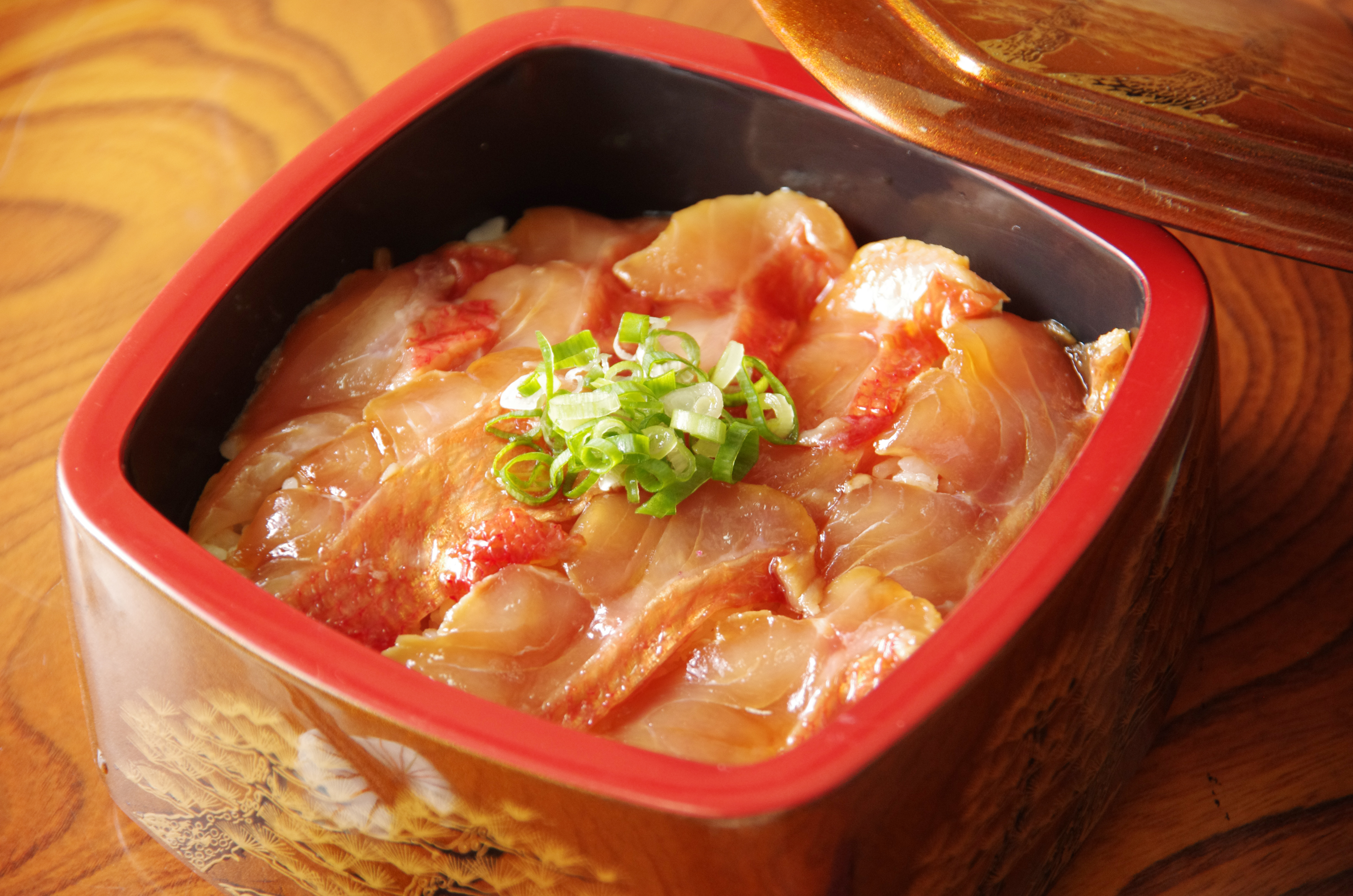 室戸ルビー丼！初音の金目鯛の漬け丼