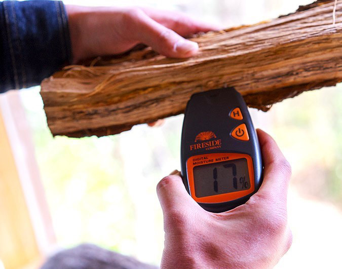 黒潮薪 1箱 約17kg アウトドア キャンプ まき 薪 焚き火 たき火 木 広葉樹 ストーブ 暖炉 バーベキュー 木材 シイ カシ 冬 国産 備蓄 災害備品 防災 備蓄用 高知県 安芸市