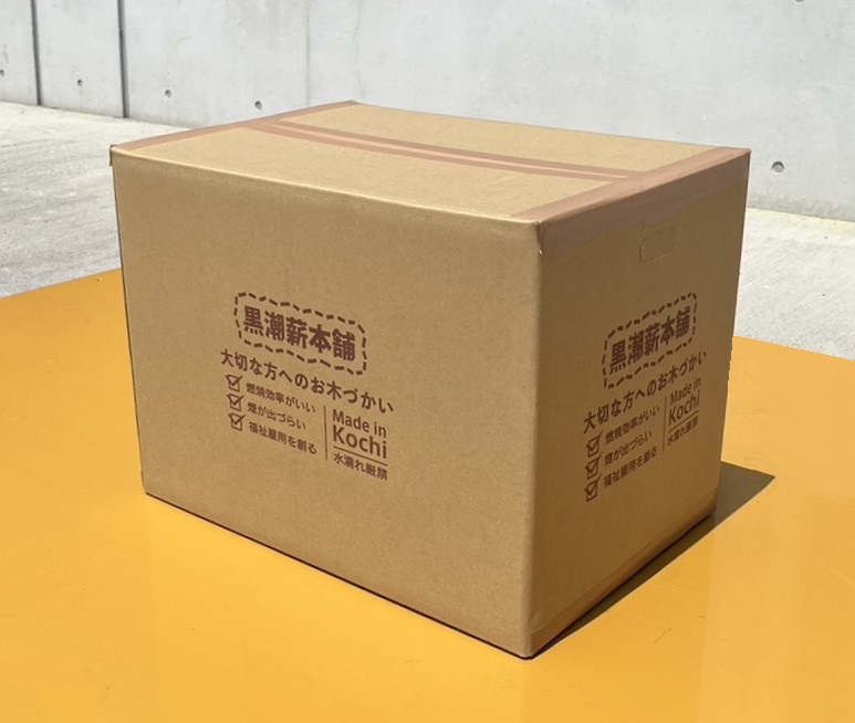 黒潮薪 1箱 約17kg アウトドア キャンプ まき 薪 焚き火 たき火 木 広葉樹 ストーブ 暖炉 バーベキュー 木材 シイ カシ 冬 国産 備蓄 災害備品 防災 備蓄用 高知県 安芸市