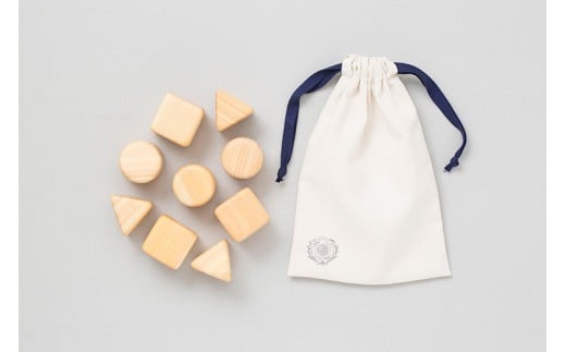 木のおもちゃ つみき 積み木 セット 木製 9個 知育玩具 男の子 女の子 ギフト プレゼント 贈り物 出産祝い 誕生日祝い 日本製 手作り のし 受注生産品 山のくじら舎 高知県産 ヒノキ 0歳 赤ちゃん 植物性オイル 安全 巾着袋 専用箱 ラッピング W45mm H40mm 三角 四角 安芸市 高知県