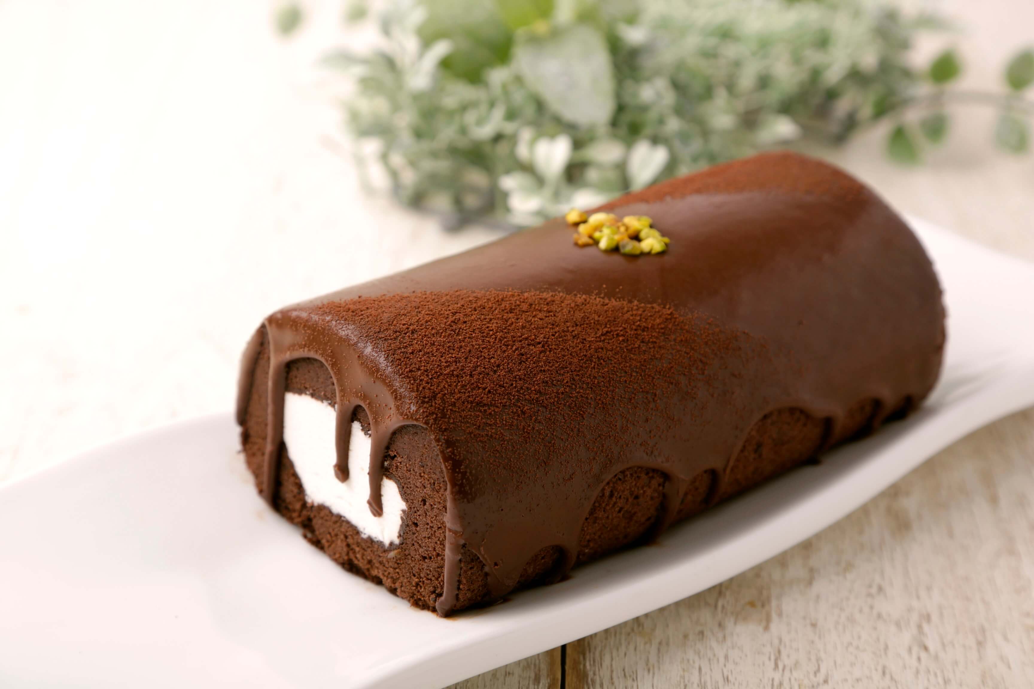 雪ヶ峰ロールくちどけショコラ 1本、アイスブリュレ 4個 セット ロールケーキ スイーツ チョコ ケーキ チョコレート 濃厚 ジャージー プリン クレーム ブリュレ キャラメル プリン クレームブリュレ おやつ お菓子 スイーツ スウィーツ 贈答 贈り物 ギフト プレゼント 送料無料 人気 おすすめ 高知県 南国市