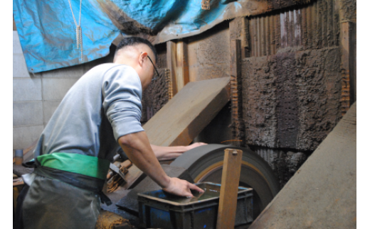 三徳包丁１８０ミリ銀３鋼　三徳 包丁 日本製 ステンレス 刃渡り18cm 