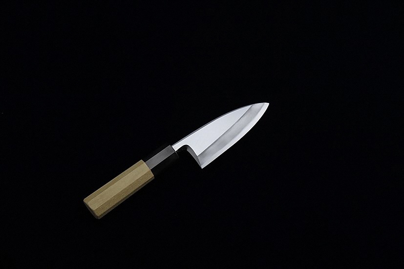 出刃包丁１８０ミリ銀三鋼　出刃 包丁 日本製 ステンレス 刃渡り18cm 180mm 料理 高級 本格的 魚 さばく 包丁 刺し身 刺身 おろし 三枚おろし ふるさとのうぜい【田所刃物株式会社】 [BQAS004]