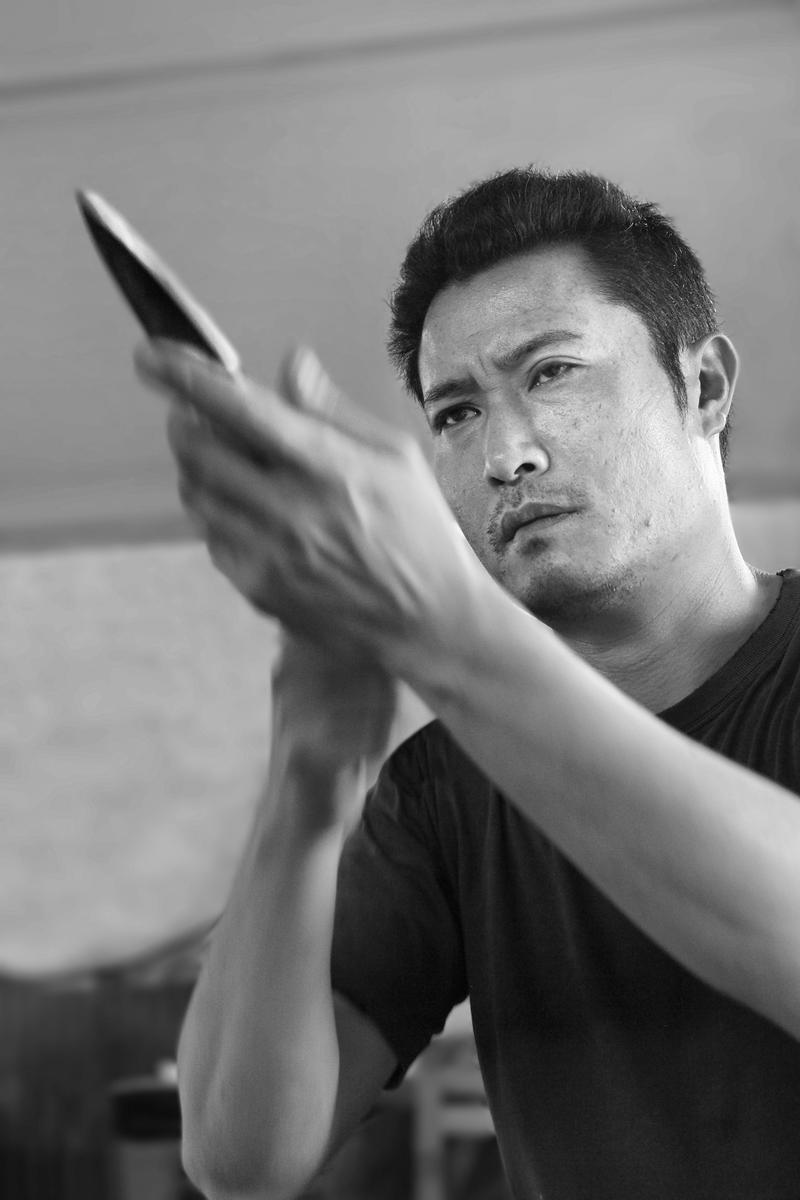 柳刃包丁２４０ミリ銀３鋼　