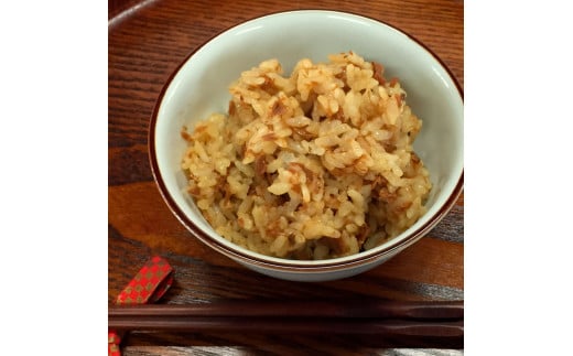 土佐のかつおめし（しょうゆ・しょうが味） 2 - 3合用 各3袋セット 混ぜご飯の素 鰹めしの素 カツオめし 生姜 醤油 食べ比べ おにぎり お弁当 ごはん 混ぜ込み 簡単 時短 お取り寄せグルメ　保存食　常備食