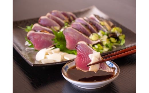 藁焼き かつおのタタキ 片身 約1.2kg 鰹 カツオ たたき 刺身 刺し身 藁 わら 海鮮 魚介 焼き 寿司 丼 おつまみ おかず ご飯に合う 米に合う コメに合う 高級 冷蔵 高知県 須崎市 土佐 須崎魚商人組合 GK005