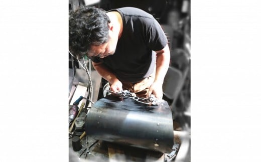 郵便 ポスト 鉄製 アイアンポスト 繁栄の青い葡萄 切り株台付き ネーム入り ハンドメイド 受注生産 オーダーメイド 新築祝い お祝い 贈り物 ON004