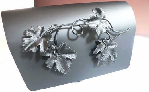 郵便 ポスト 鉄製 アイアンポスト 繁栄の青い葡萄 切り株台付き ネーム入り ハンドメイド 受注生産 オーダーメイド 新築祝い お祝い 贈り物 ON004