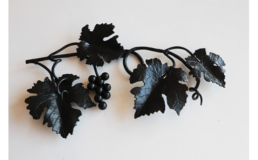 郵便 ポスト 鉄製 アイアンポスト 縁結び黒の葡萄 ネーム入り ハンドメイド 受注生産 オーダーメイド 新築祝い お祝い 贈り物 ON002