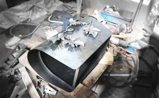 郵便 ポスト 鉄製 アイアンポスト 縁結び黒の葡萄 ネーム入り ハンドメイド 受注生産 オーダーメイド 新築祝い お祝い 贈り物 ON002