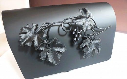 郵便 ポスト 鉄製 アイアンポスト 縁結び黒の葡萄 ネーム入り ハンドメイド 受注生産 オーダーメイド 新築祝い お祝い 贈り物 ON002
