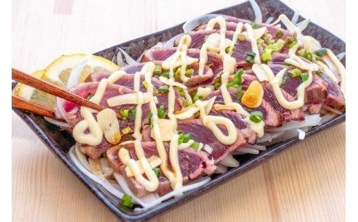 【 産地直送 】 本場 高知 藁焼き かつお タタキ 450g ? 500g ( にんにく ・ 特製タレ 付 ) 新鮮 小島水産 こだわり 逸品 小分け 真空 個包装 高知 県産 土佐 産地直送 年末年始 わら焼き 鰹 タタキ かつお たたき カツオ おつまみ おかず 晩ごはん 刺身 新鮮 高知 贈答 年末発送 お歳暮 お中元 須崎 KS014