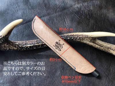 鹿革の一本差しペンケース【赤】（ブランドロゴ入り）革小物 革製品 レザー 小物 レザークラフト ハンドメイド 手作り お洒落 文房具 筆箱 ポーチ メンズ小物 ギフト 贈答【R00509】