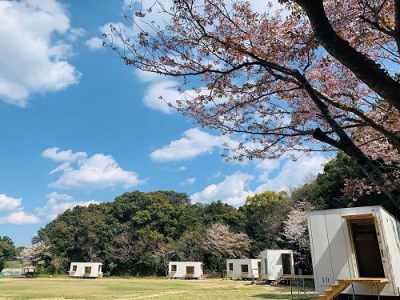  スノーピーク土佐清水キャンプフィールド宿泊券（1泊 大人2名）〜住箱+SP土佐清水限定Tシャツプラン〜旅行券 トラベル 限定Tシ  ャツ2枚の特典付【R00729】