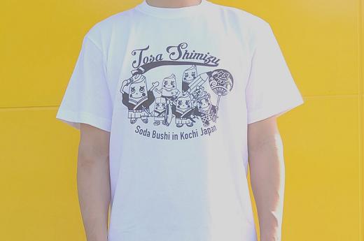 サイズS：宗田節うす削り付き！ゆるキャラTシャツ（綿100％）〜盛だくさんの宗田ぶっしー君イラスト〜半袖 トップス【R00425】