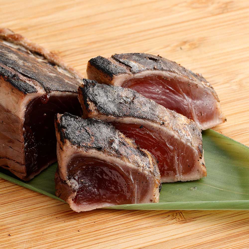 土佐の藁焼き 生カツオのたたき ２節（計約700g）漁師町伝統タレ・にんにく・ネギ付（大）鰹 かつお 刺身 タタキ おつまみ おかず 惣菜 新鮮 海鮮 魚介 真空【R00516】