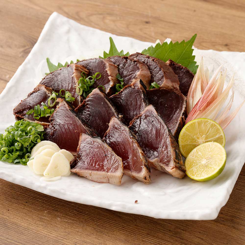 土佐の藁焼き 生カツオのたたき ２節（計約700g）漁師町伝統タレ・にんにく・ネギ付（大）鰹 かつお 刺身 タタキ おつまみ おかず 惣菜 新鮮 海鮮 魚介 真空【R00516】