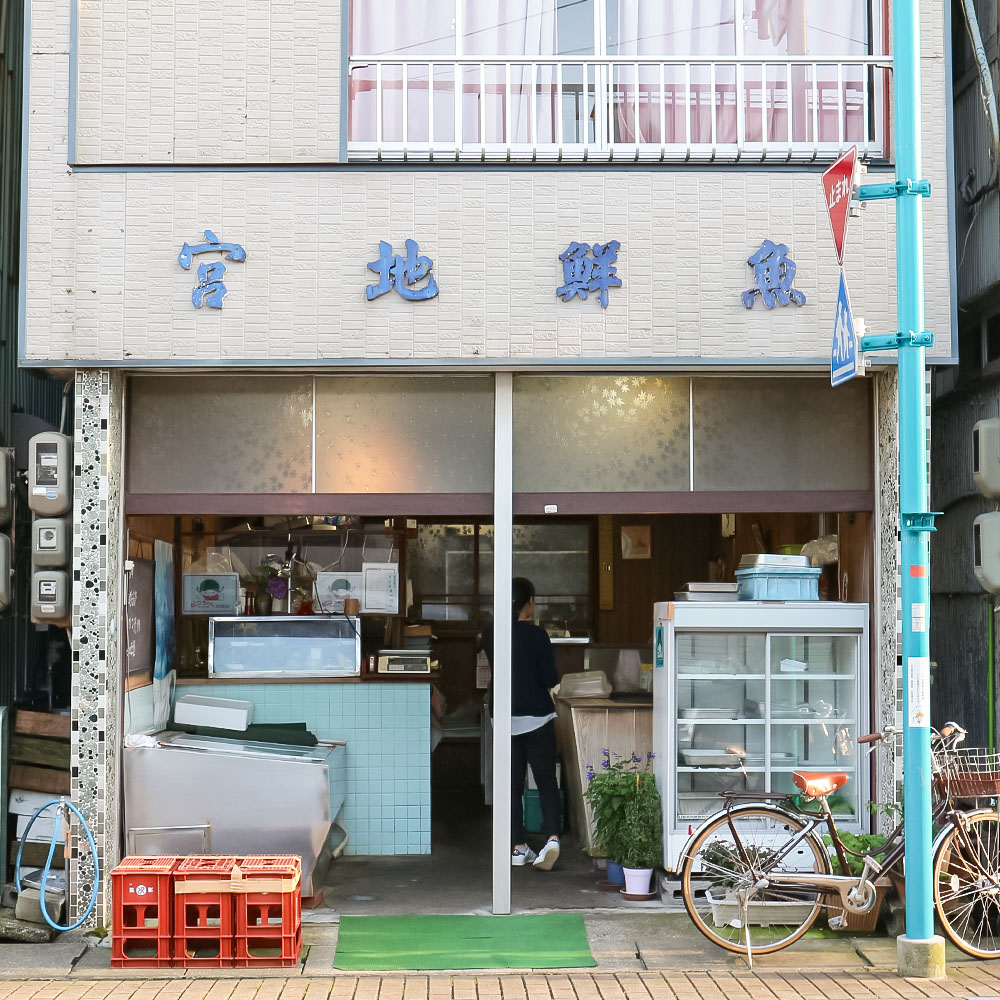 日戻りかつおのたたき 藁焼き 初鰹（2～3節 約900g）薬味３種・特製ぽん酢付 鰹 カツオ たたき 鰹のタタキ 高知 直送 刺身 お刺身 タタキ 高知 名物 本場 タタキ 魚 藁焼き ワラ焼き 冷凍配送【R01460】