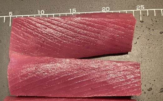 26-1000．お刺身や漬け丼に！　天然まぐろ　キハダマグロ（赤身）約1kg　刺身：5～6人前
