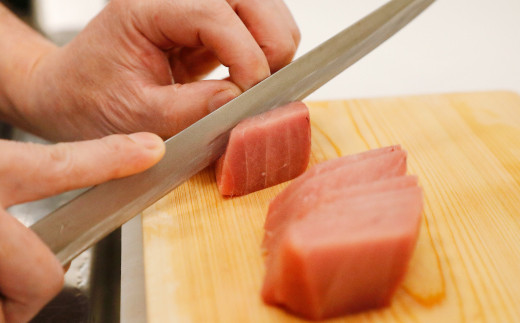 26-1000．お刺身や漬け丼に！　天然まぐろ　キハダマグロ（赤身）約1kg　刺身：5～6人前