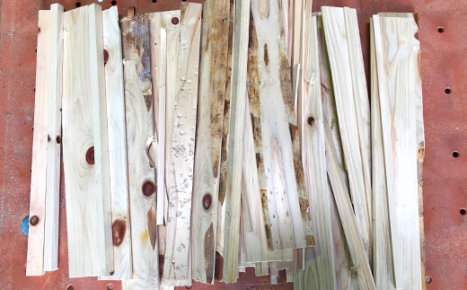 24-897．四万十のストーブ薪（ヒノキの焚き付け薪）約15kg