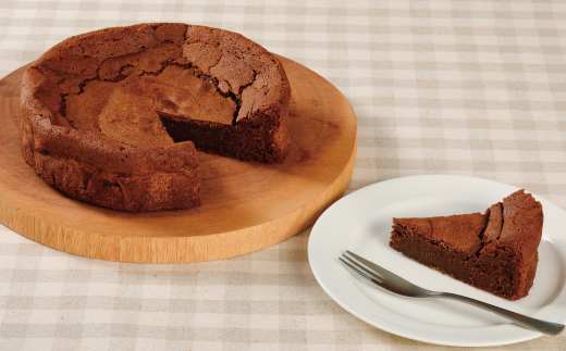 R5-035．グルテンフリー！山間米の米粉とおいしいチョコで仕上げたしっとり濃厚なガトーショコラ