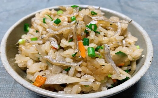 こだわり の ちりめんじゃこ 1kg 冷凍 小分け 便利 惣菜 海の幸 じゃこ 無添加 無着色 国産 小魚 魚介 海産物 シーフード グルメ お取り寄せ ギフト お中元 お歳暮 贈答 包装対応 のし対応 25-043