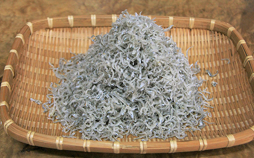 6回 定期便 こだわり の ちりめんじゃこ 560g 【2カ月に1回お届け】 計3.36kg 隔月 冷凍 小分け 便利 惣菜 海の幸 じゃこ 無添加 無着色 国産 小魚 魚介 海産物 シーフード グルメ お取り寄せ 25-752