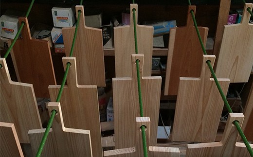 R5-032．四万十ひのきのカッティングボード(一枚板、まな板)