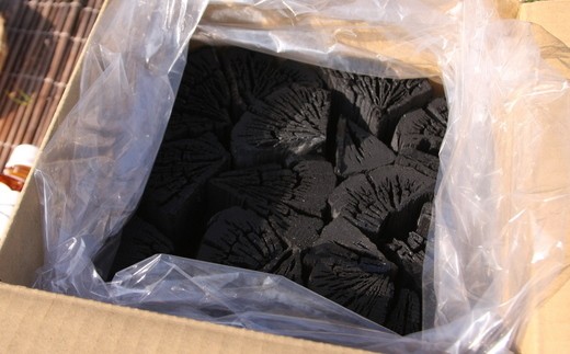 R5-204．四万十市産　山の恵みセット黒炭雑3kg+木酢液1リットル