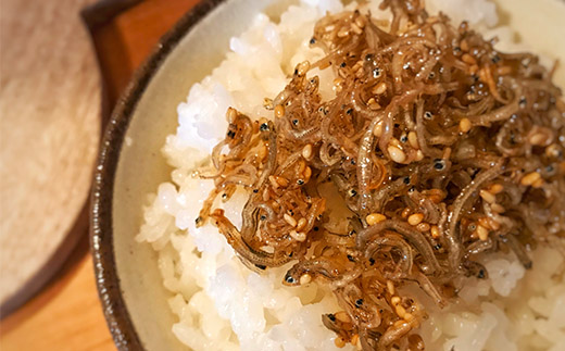 こだわり の ちりめんじゃこ 560g 冷凍 小分け 便利 惣菜 海の幸 じゃこ 無添加 無着色 国産 小魚 魚介 海産物 シーフード グルメ お取り寄せ ギフト お中元 お歳暮 贈答 包装対応 のし対応 25-033