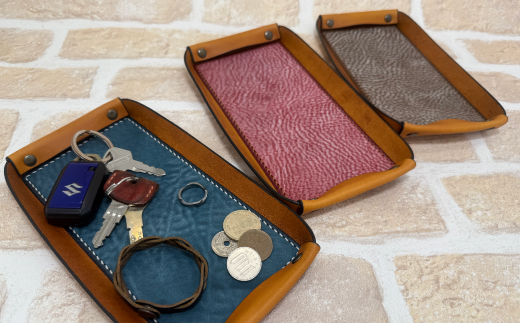 手縫いの本革「オリジナル 革トレイ」【カラー：ターコイズ】上質 職人 手作り レザー 革 牛革 革製品 レザートレイ 小物入れ 収納 インテリア シンプル おしゃれ ギフト 贈り物 高知県 四万十市 四万十 しまんと 25-0024-T