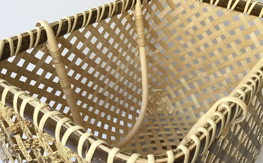 【 ハンドメイド 】 竹細工 虎竹 四ツ目 買い物篭 バッグ かご カゴ 篭 若鮎クラフト 工芸品 工芸 日用品 雑貨 インテリア バンブー 職人 手作り 上品 高級感 おしゃれ 国産 土佐 高知県 高知 四万十市 四万十 しまんと お取り寄せ 25-83