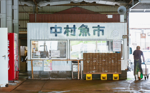 24-17．四万十市場の季節の魚昆布締め