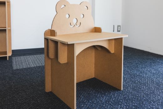 くまさんデスク（キッズサイズ） １個 茶色 - 日本製 ダンボール 段ボール 机 デスク 学習机 勉強机 プレゼント 贈り物 子供 子供用 子ども こども 孫 幼児 家具 リサイクル お絵描き 組み立て タケナカダンボール 高知県 香南市 ta-0036
