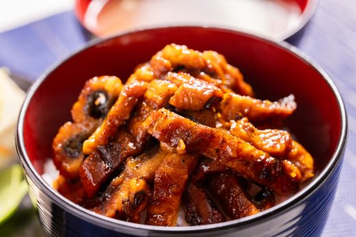 きざみうなぎ 100g 3袋 計300g 高知県産うなぎ使用 - 高知県産うなぎ使用 - 国産 養殖 鰻 ウナギ 海鮮 魚介 蒲焼き かな焼き カット 真空パック 小分け 湯銭 フジ物産 高知県 香南市 冷凍 fb-0197