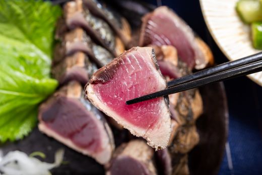 【3回定期便】本場高知の藁焼き鰹のたたき 約250g以上(節変動有) - 定期便 国産 タタキ 旨みを凝縮 カツオ かつお 小分けパック 海鮮 新鮮 魚介 産地直送 竜馬 龍馬の海鮮隊 野島水産 高知県 香南市 Wnz-0005