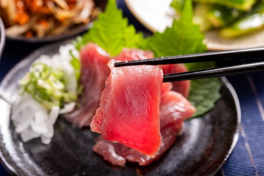 【2回定期便】マグロの刺身 スライス(80g×2袋) - 定期便 国産 食べやすい 海鮮丼 漬け丼 煮物 焼き物 鮪 まぐろ 小分けパック 海鮮 新鮮 魚介 産地直送 龍馬の海鮮隊 野島水産 高知県 香南市 Wnz-0049