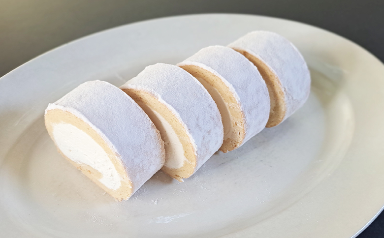 ロールケーキ 1本 14cm - 洋菓子 焼き菓子 おかし お菓子 スイーツ デザート 純生クリーム ケーキ ふわふわ mongo mongo 高知県 香南市 冷凍 mo-0006