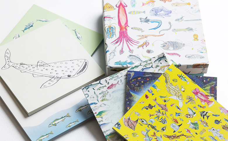 お魚デザインのメモパッド6種 - ボックス 小箱 雑貨 かわいい 文具 文房具 メモ用紙 メモ帳 紙もの ギフト お礼 御礼 感謝 高知県 香南市 常温 mm-0007
