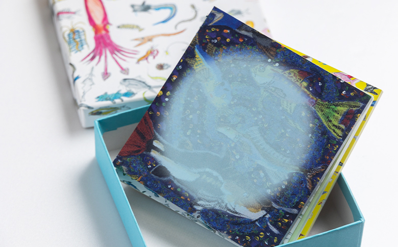 お魚デザインのメモパッド6種 - ボックス 小箱 雑貨 かわいい 文具 文房具 メモ用紙 メモ帳 紙もの ギフト お礼 御礼 感謝 高知県 香南市 常温 mm-0007