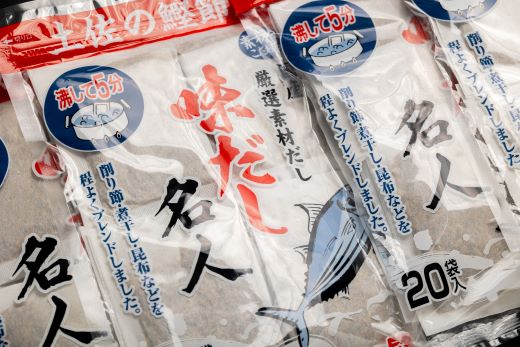 無添加のお徳用味だし ２０パック 国産 だしパック 出汁 万能だし 和風だし 粉末 調味料 食塩不使用 かつお節 昆布だし 煮干し 手軽 簡単 味噌汁 みそ汁 煮物 うどん そば 蕎麦 森田鰹節 高知県 香南市 mk-0021