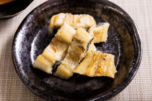 高知県産うなぎの白焼き きざみうなぎ 100g×4袋 蒲焼のタレ付き - 鰻 ウナギ 魚介 一口サイズ カット アレンジ うなぎ茶漬け ひつまぶし うな丼 う巻き 蒲焼のタレ付き 高知県 香南市 冷凍 yw-0104